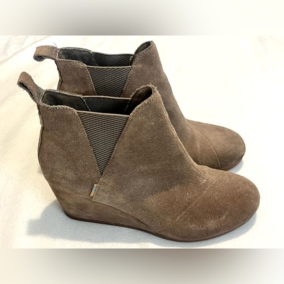 Toms Shoes - Toms Taupe Suede Boots Ankle Booties Women’s Shoes Size 7.5